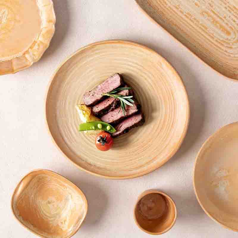 Hotel Dinnerware Set طبق عشاء من البورسلين مع أدوات مائدة من الفولاذ المقاوم للصدأ لتناول الطعام في الفندق