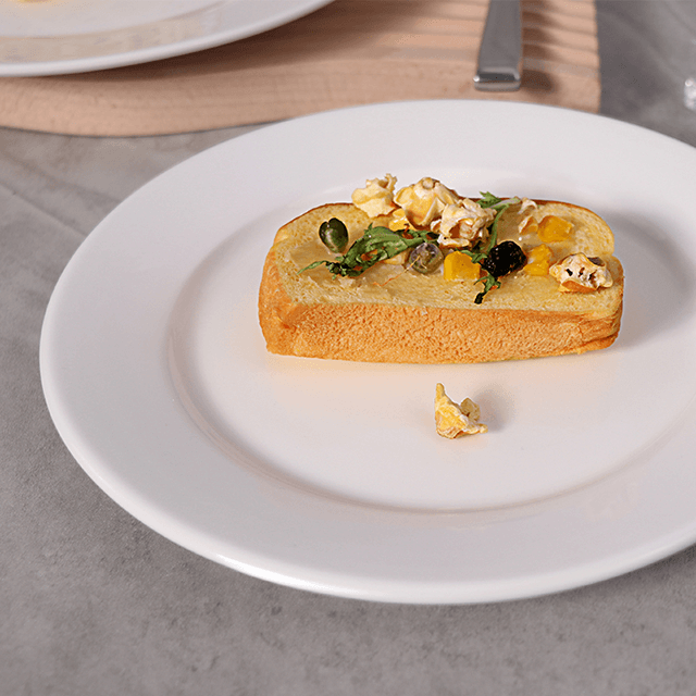 أطباق بيضاء مخصصة للحفلات من السيراميك ، طبق عشاء من البورسلين لمطاعم الفنادق