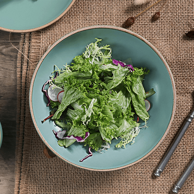 مجموعة أواني الطعام المصنوعة من الخزف الحجري باللون الأخضر غير اللامع 