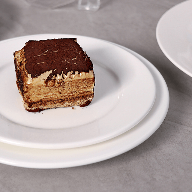 أطباق بيضاء مخصصة للحفلات من السيراميك ، طبق عشاء من البورسلين لمطاعم الفنادق