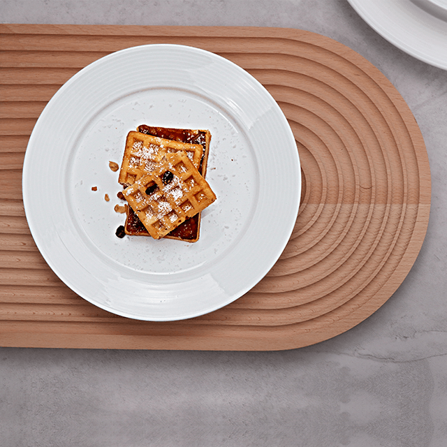 أطباق عشاء من البورسلين الأبيض تحدد أطباق السيراميك