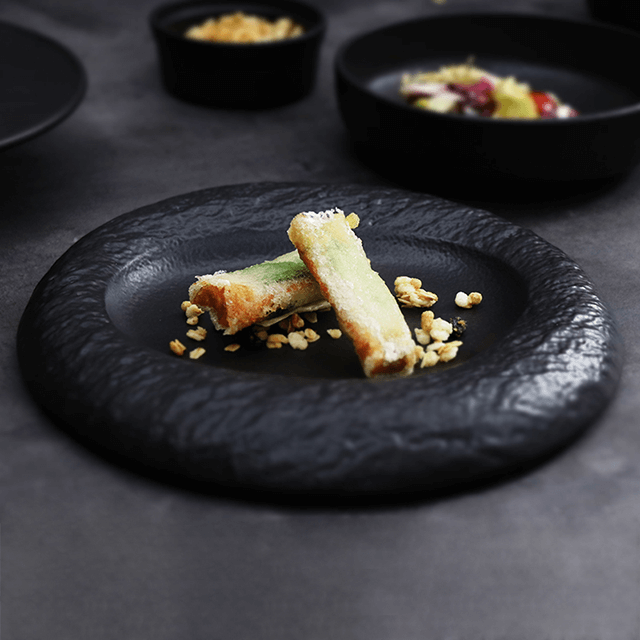 أواني الطعام المطلية بالأسود المطفي والمطعم الياباني Entree Plates لوحات سوداء تضع أواني الطعام