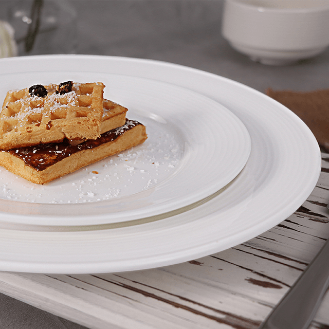 أطباق عشاء من البورسلين الأبيض تحدد أطباق السيراميك