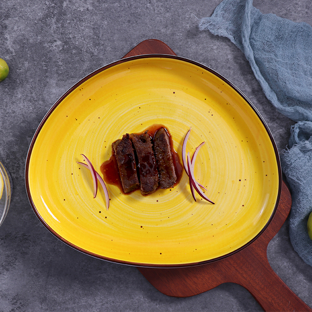 مجموعة عشاء من البورسلين صفراء مخصصة لأدوات المائدة الخزفية لتناول الطعام في الفندق